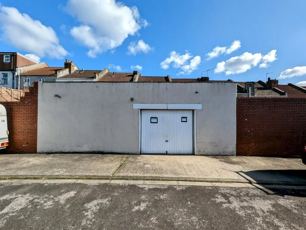Bristol, Avon, BS2 9YU - Online Properties