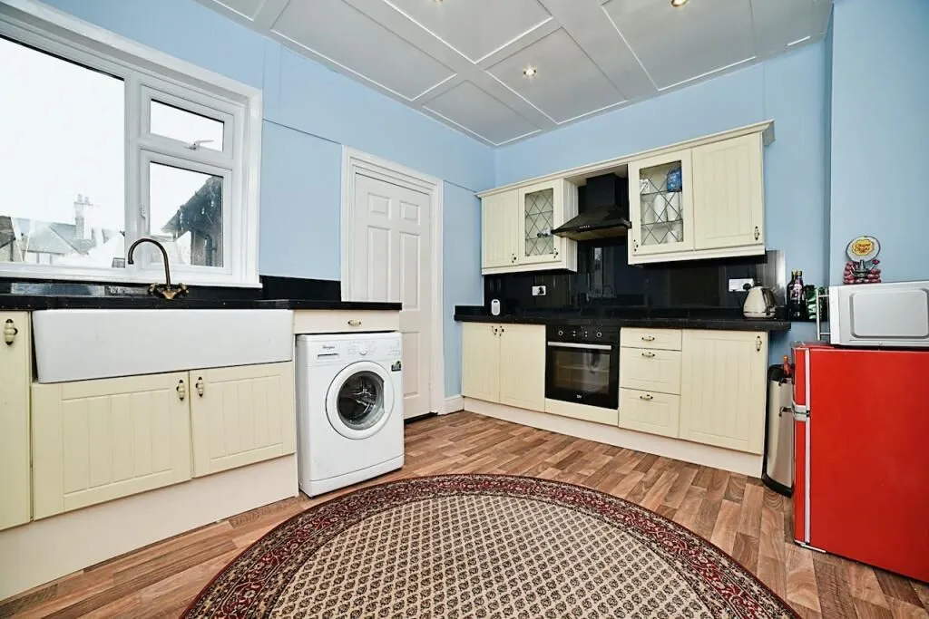 Hull, North Humberside, HU8 7TW - Online Auctions