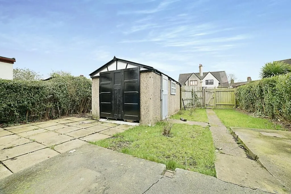 Hull, North Humberside, HU8 7TW - Online Auctions