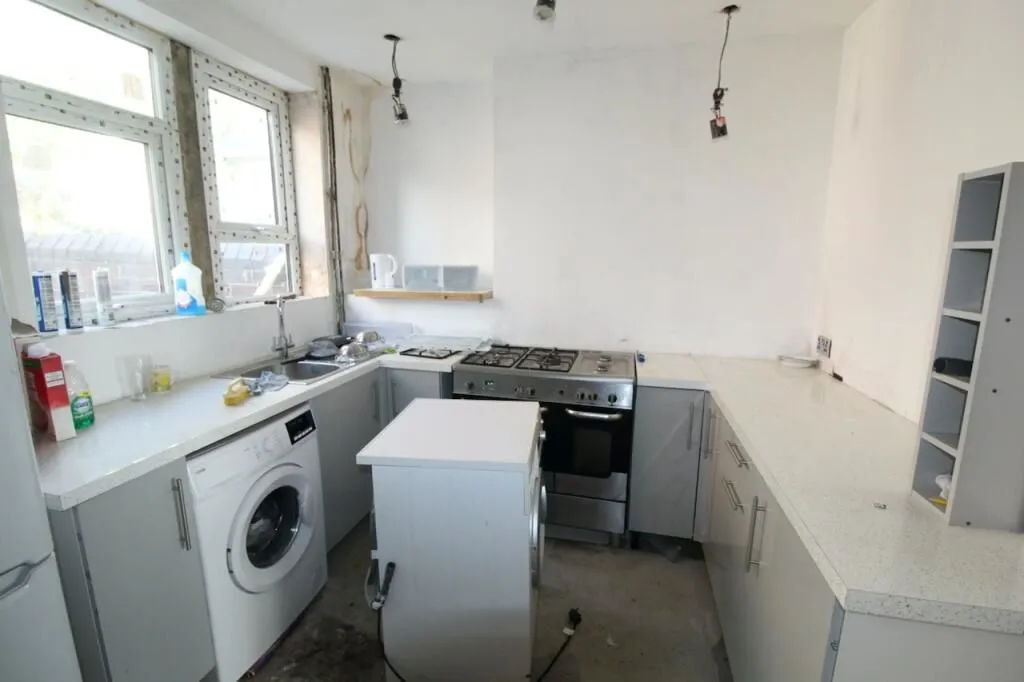 Sheffield, South Yorkshire, S3 9AT - Online Auctions