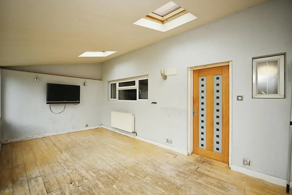 Catshill, Bromsgrove, Worcestershire, B61 0NF - Online Auctions