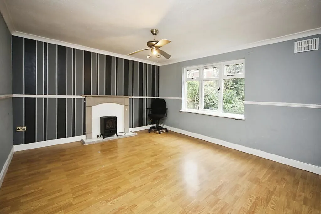 Catshill, Bromsgrove, Worcestershire, B61 0NF - Online Auctions