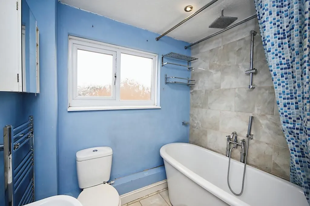 Catshill, Bromsgrove, Worcestershire, B61 0NF - Online Auctions