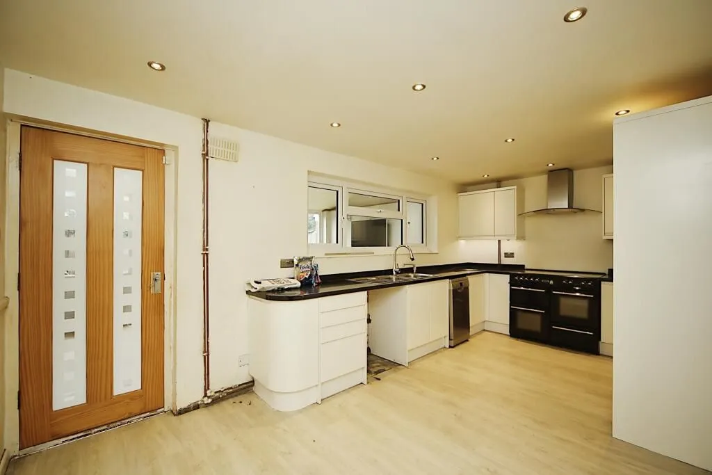 Catshill, Bromsgrove, Worcestershire, B61 0NF - Online Auctions