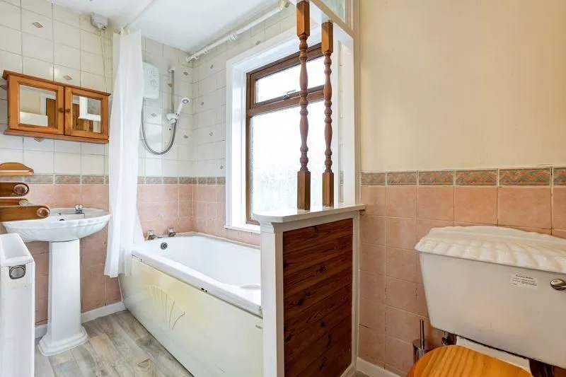 Congleton, Cheshire, CW12 4DG - Online Auctions