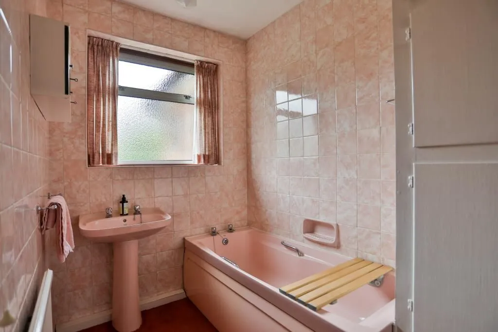 Bramcote, Nottingham, Nottinghamshire, NG9 3JB - Online Auctions