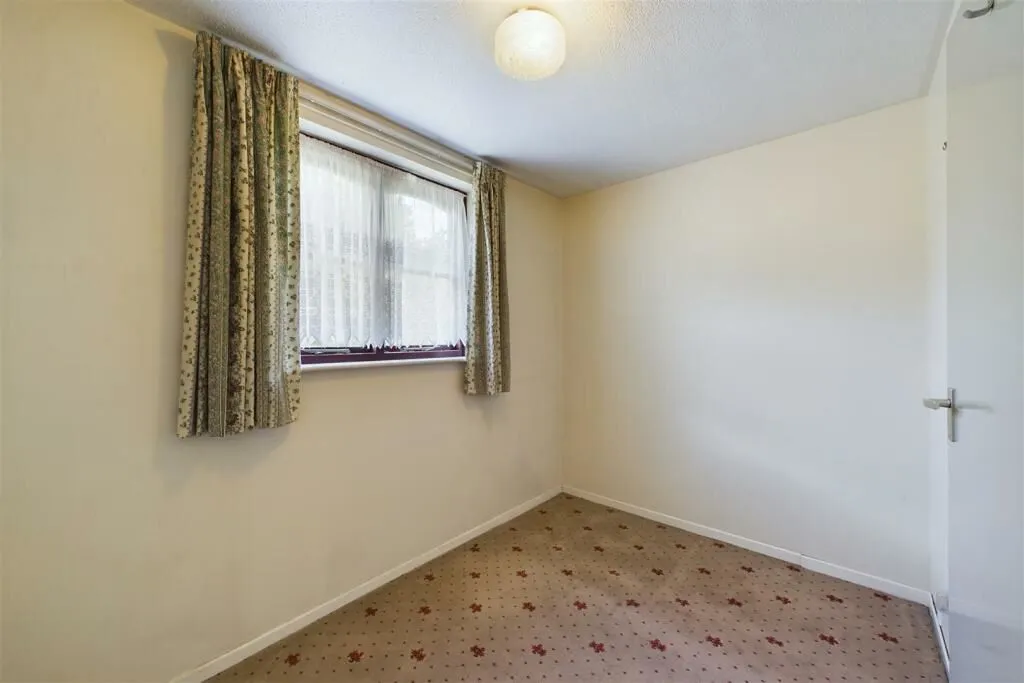 Mapleton Road, London, E4 6XW - Online Auctions