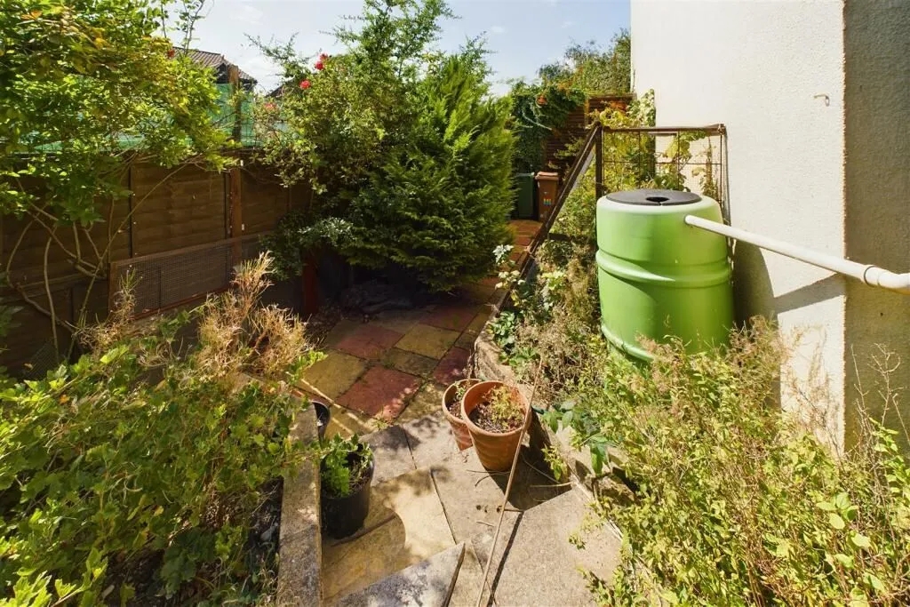 Mapleton Road, London, E4 6XW - Online Auctions