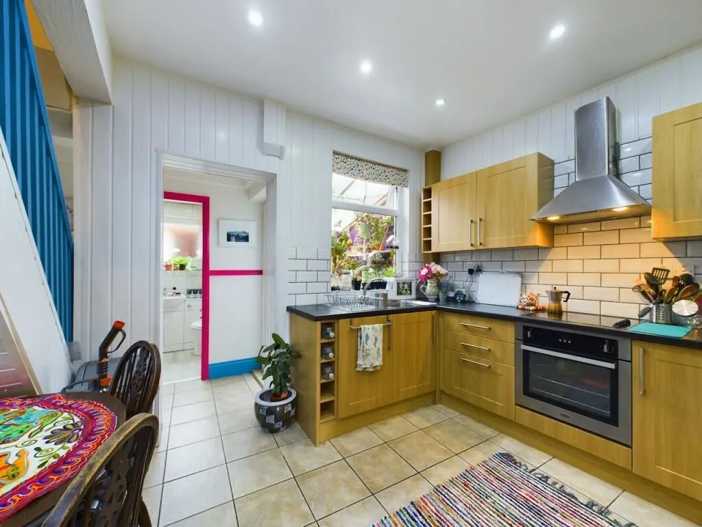 Wombwell, Barnsley, South Yorkshire, S73 0LH - Online Auctions