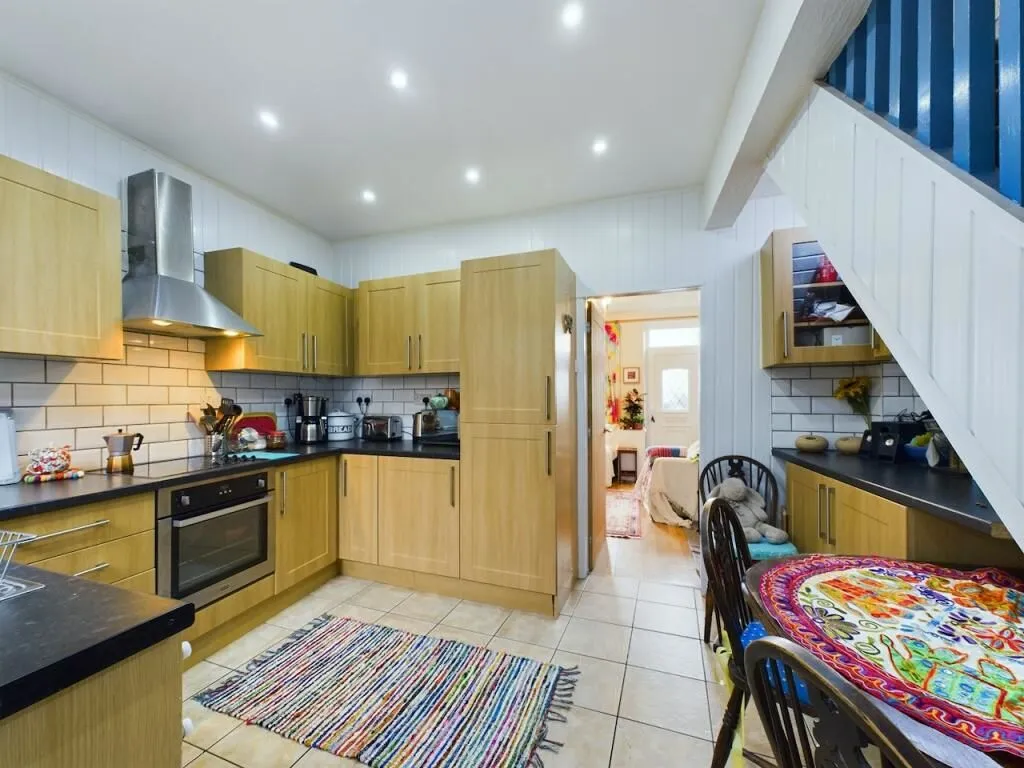 Wombwell, Barnsley, South Yorkshire, S73 0LH - Online Auctions