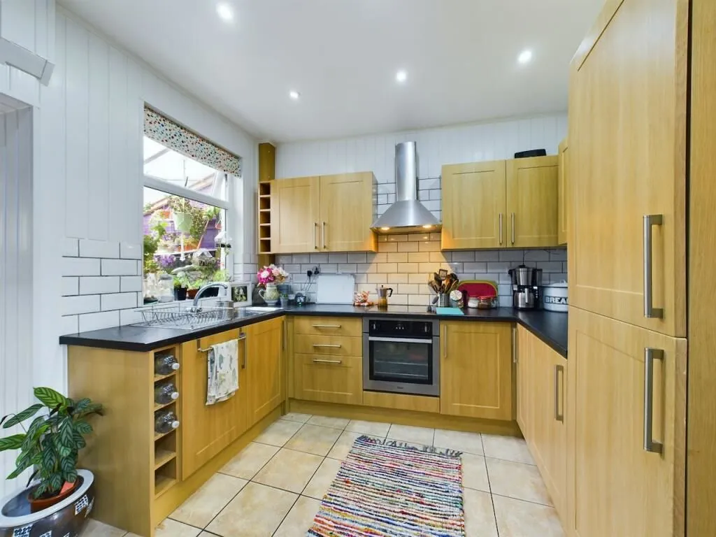 Wombwell, Barnsley, South Yorkshire, S73 0LH - Online Auctions