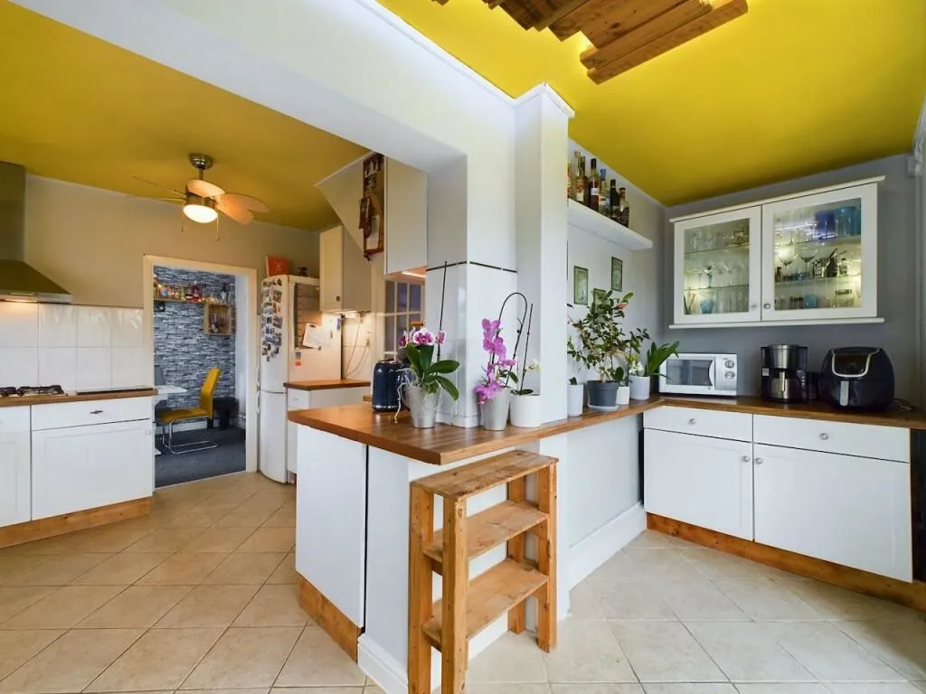 Grimsby, South Humberside, DN34 5SH - Online Auctions