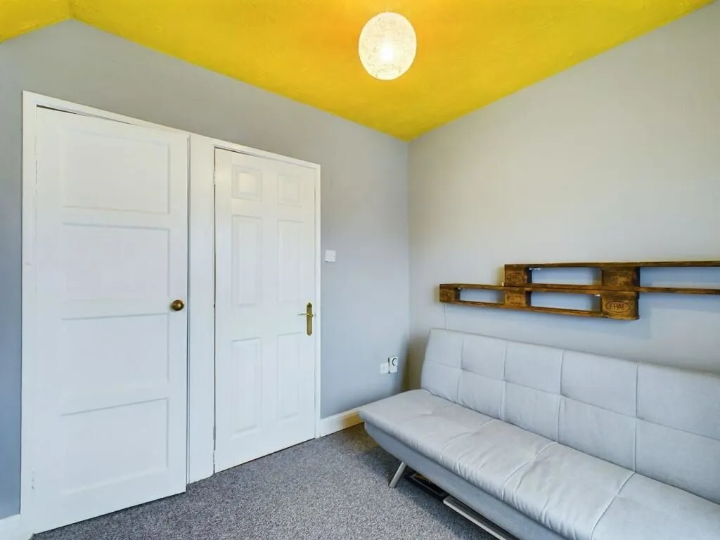 Grimsby, South Humberside, DN34 5SH - Online Auctions