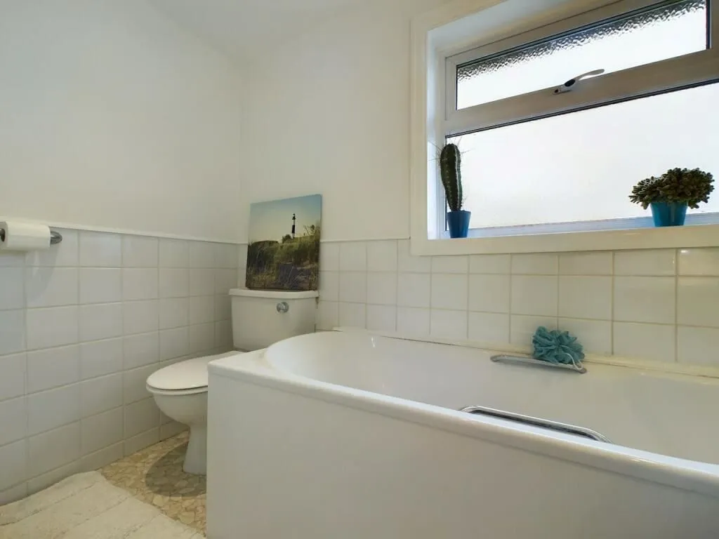 Grimsby, South Humberside, DN34 5SH - Online Auctions