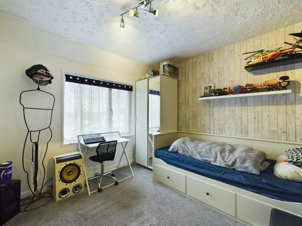 Grimsby, South Humberside, DN34 5SH - Online Auctions