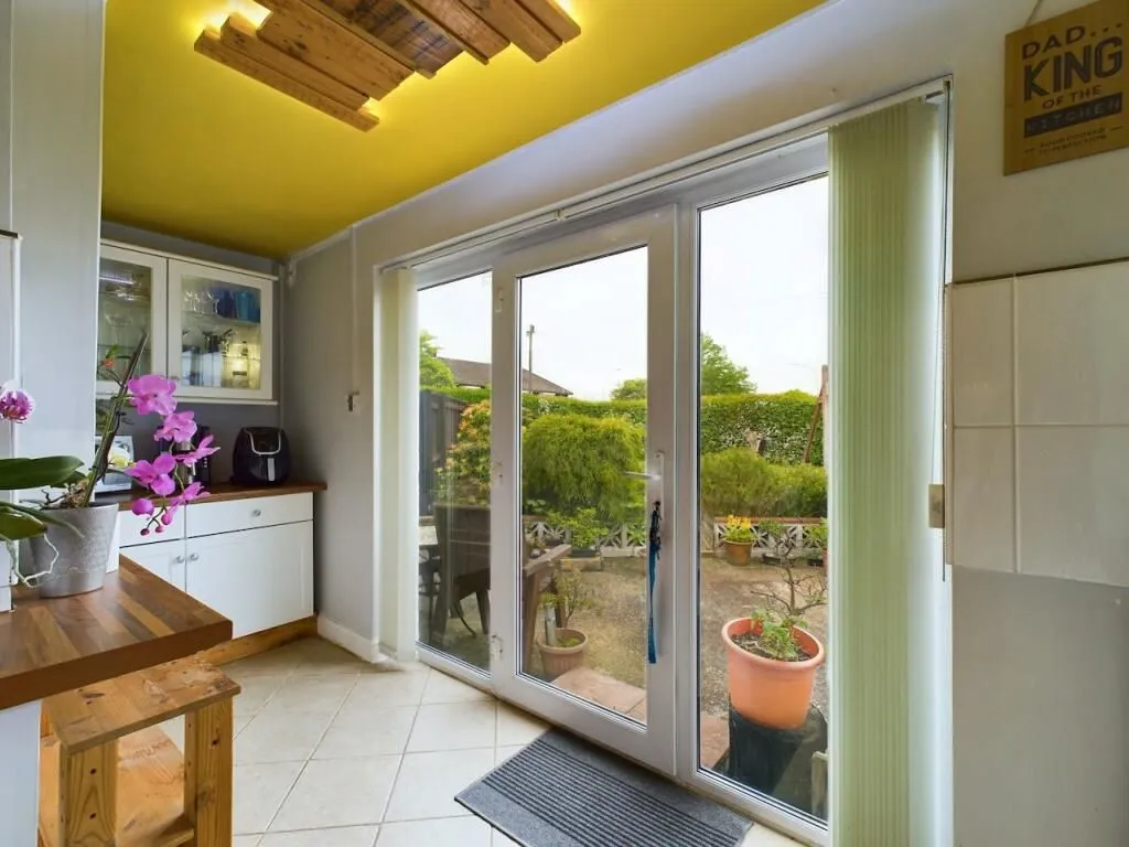 Grimsby, South Humberside, DN34 5SH - Online Auctions
