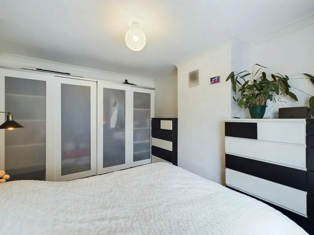 Grimsby, South Humberside, DN34 5SH - Online Auctions