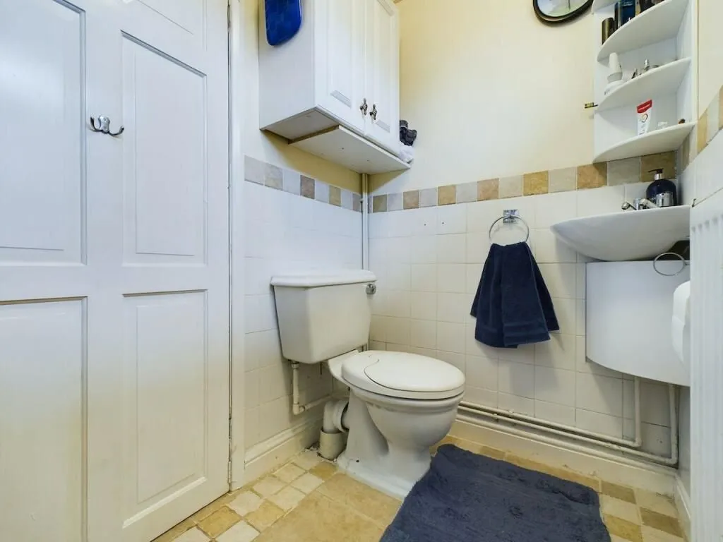 Grimsby, South Humberside, DN34 5SH - Online Auctions
