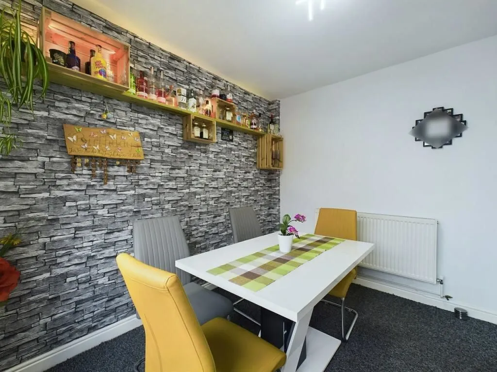 Grimsby, South Humberside, DN34 5SH - Online Auctions