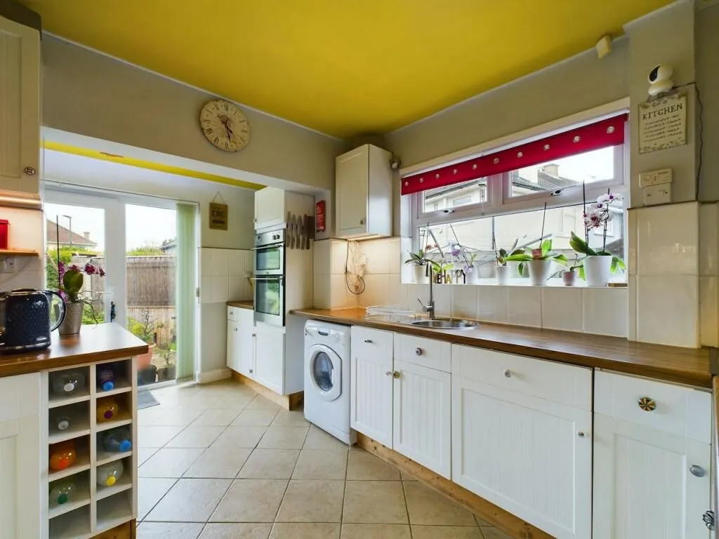 Grimsby, South Humberside, DN34 5SH - Online Auctions