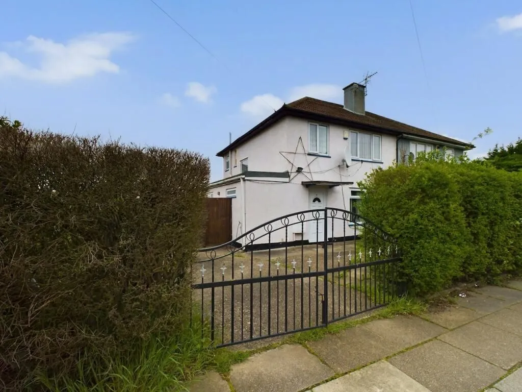 Grimsby, South Humberside, DN34 5SH - Online Auctions