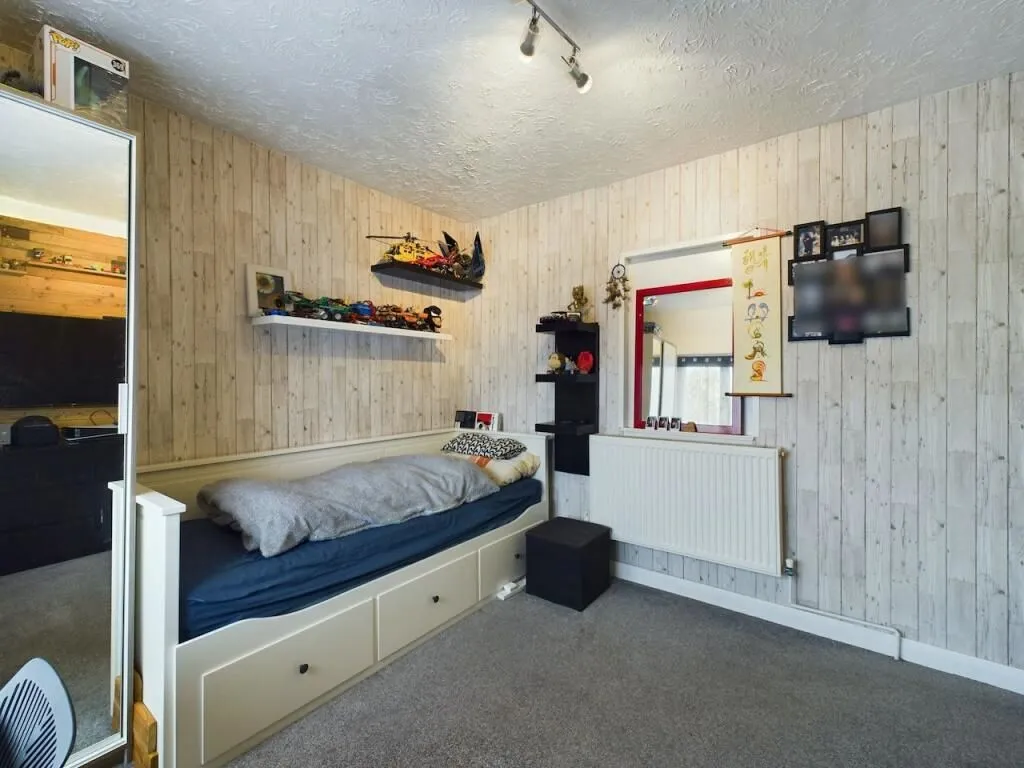 Grimsby, South Humberside, DN34 5SH - Online Auctions