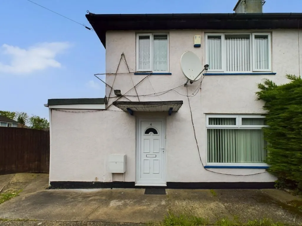 Grimsby, South Humberside, DN34 5SH - Online Auctions