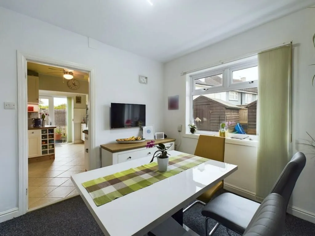 Grimsby, South Humberside, DN34 5SH - Online Auctions