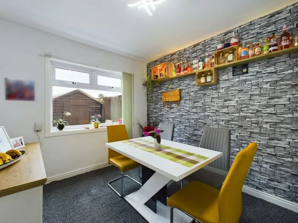 Grimsby, South Humberside, DN34 5SH - Online Auctions