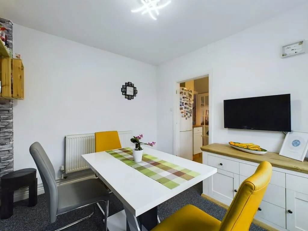 Grimsby, South Humberside, DN34 5SH - Online Auctions
