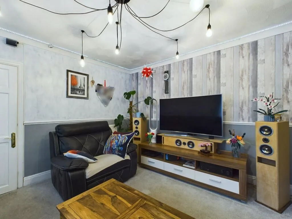 Grimsby, South Humberside, DN34 5SH - Online Auctions