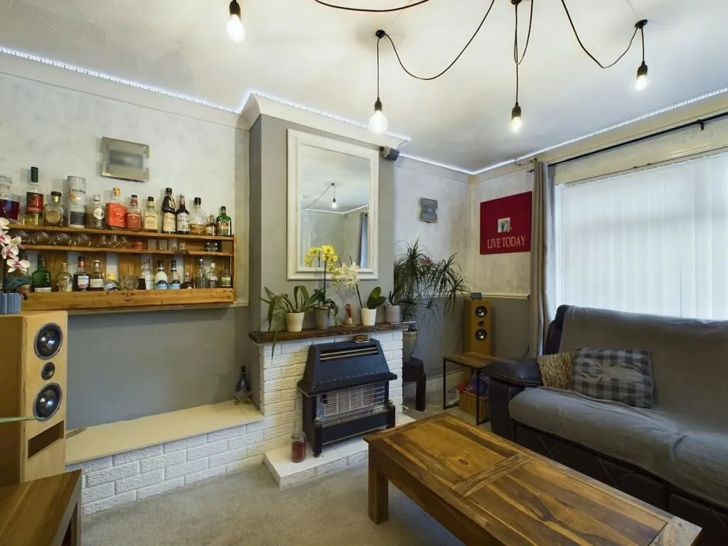 Grimsby, South Humberside, DN34 5SH - Online Auctions