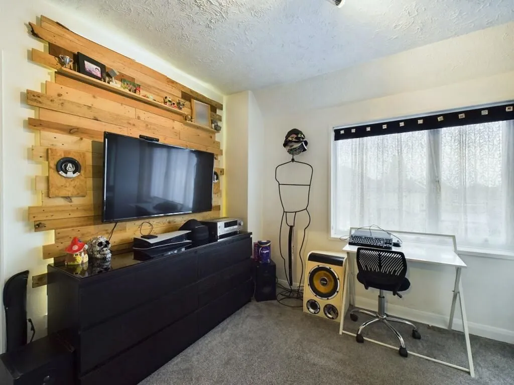 Grimsby, South Humberside, DN34 5SH - Online Auctions