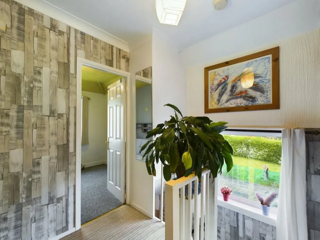 Grimsby, South Humberside, DN34 5SH - Online Auctions