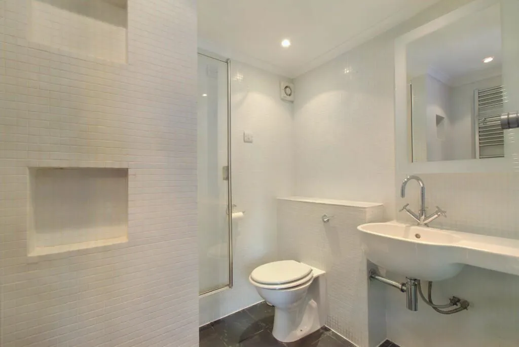 Melville Court, Croft Street, London, SE8 5DR - Online Properties