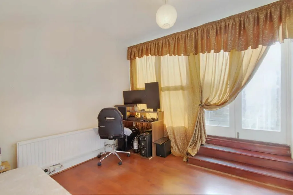 Melville Court, Croft Street, London, SE8 5DR - Online Properties