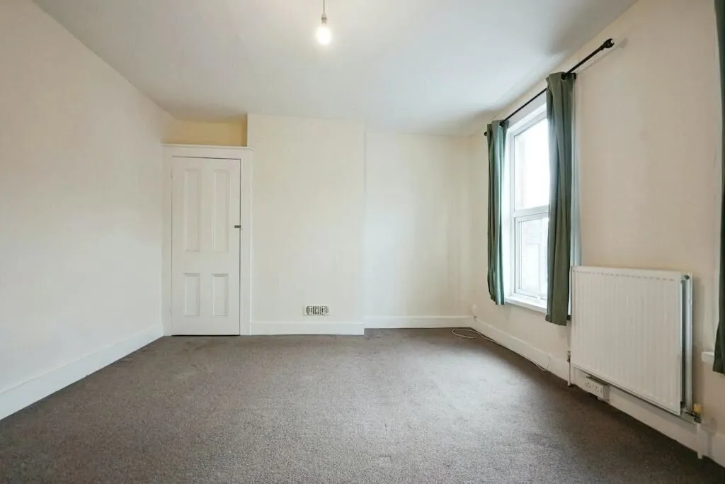 Dover, Kent, CT16 2NB - Online Auctions