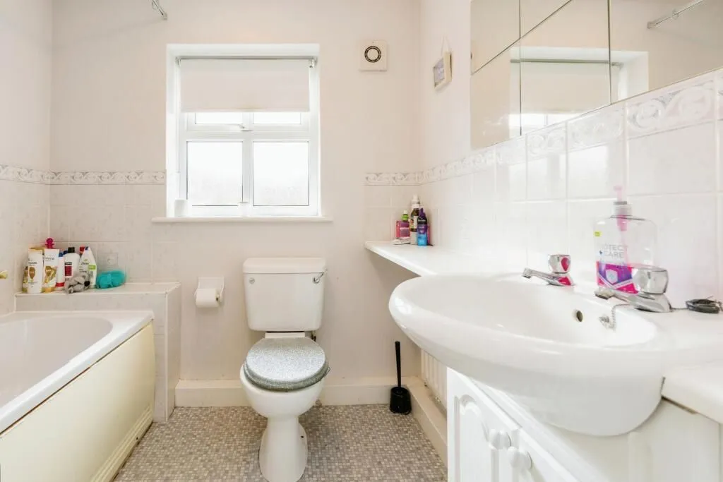 Lowton, Warrington, Cheshire, WA3 2LL - Online Auctions