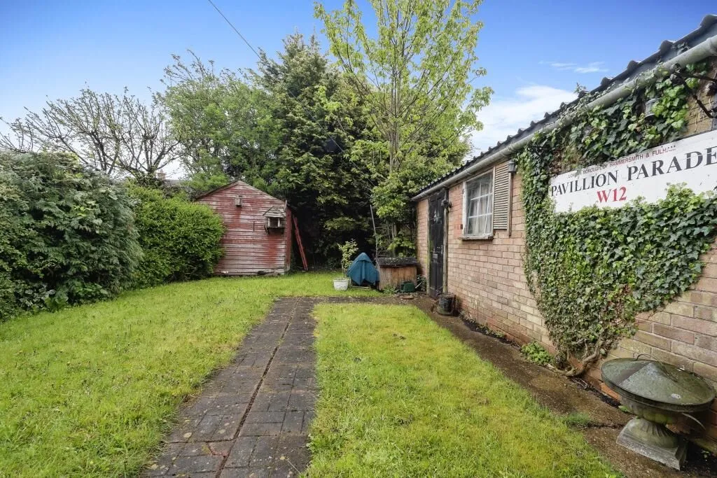 Wawne, Hull, North Humberside, HU7 5XW - Online Auctions