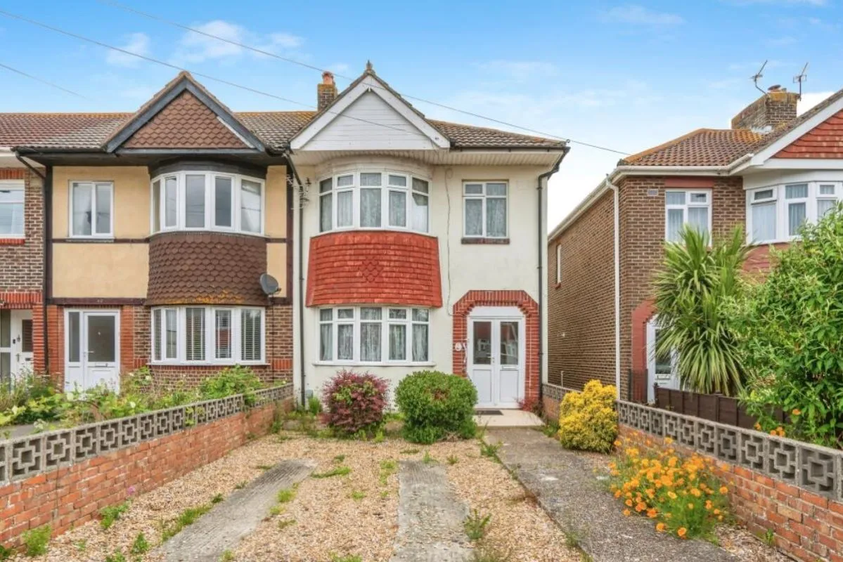Gosport, Hampshire, PO12 4AS - Online Auctions