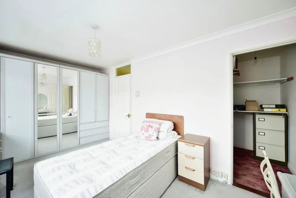 Maidstone, Kent, ME15 8UL - Online Auctions