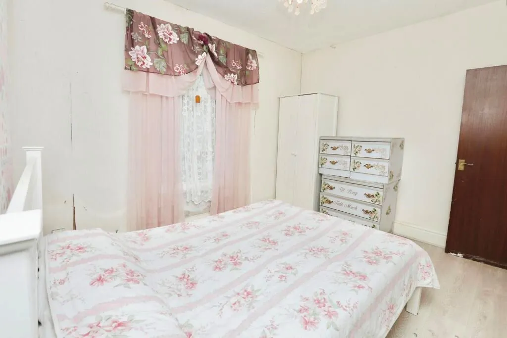 Liverpool, Merseyside, L15 4NE - Online Auctions