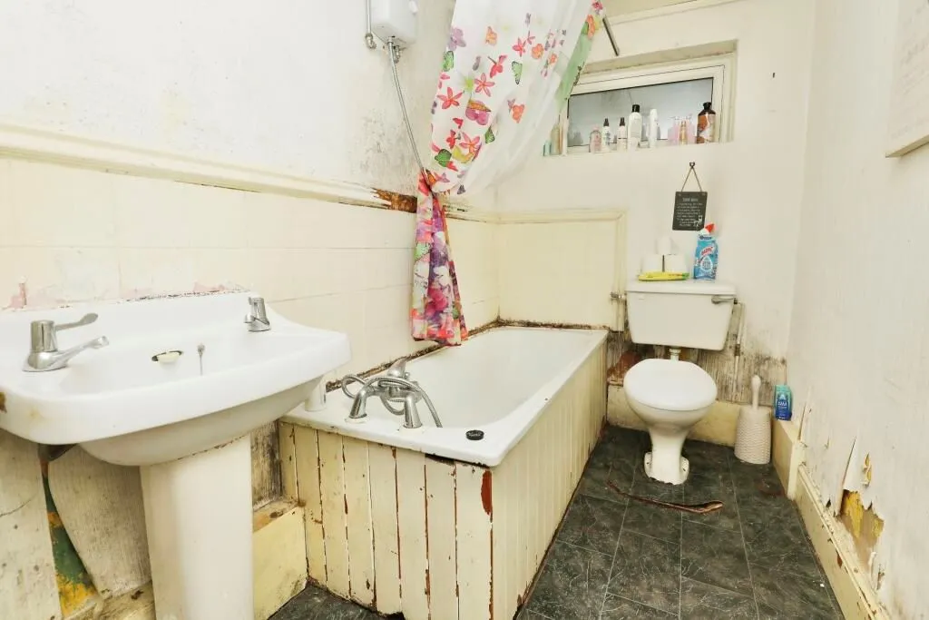 Liverpool, Merseyside, L15 4NE - Online Auctions