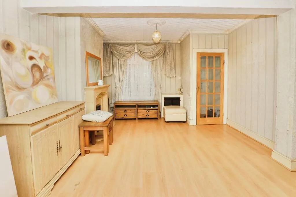 Liverpool, Merseyside, L15 4NE - Online Auctions