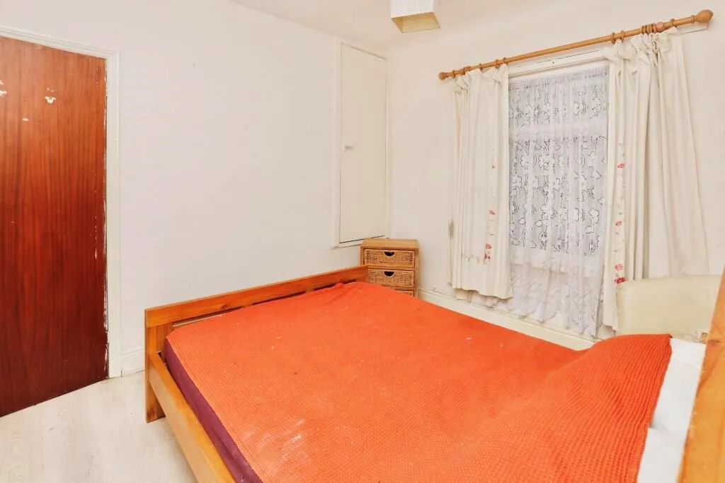Liverpool, Merseyside, L15 4NE - Online Auctions