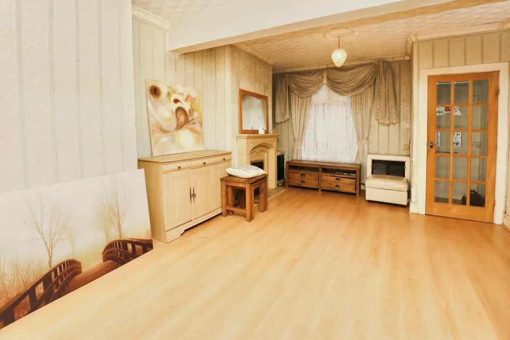 Liverpool, Merseyside, L15 4NE - Online Auctions