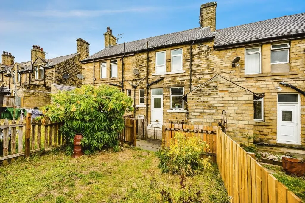 Huddersfield, West Yorkshire, HD3 4HF - Online Auctions