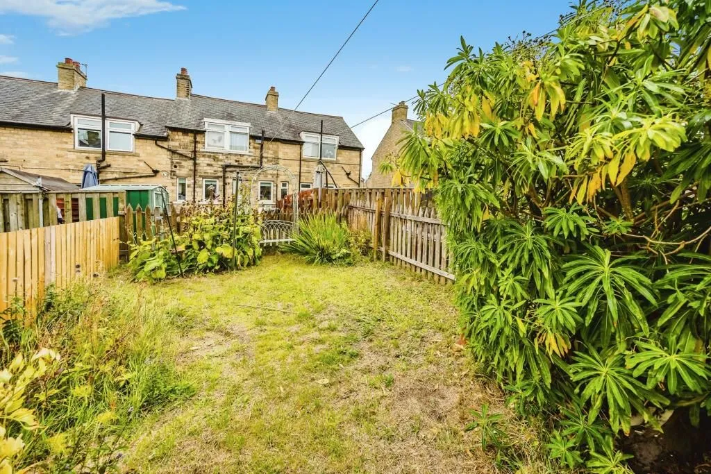 Huddersfield, West Yorkshire, HD3 4HF - Online Auctions