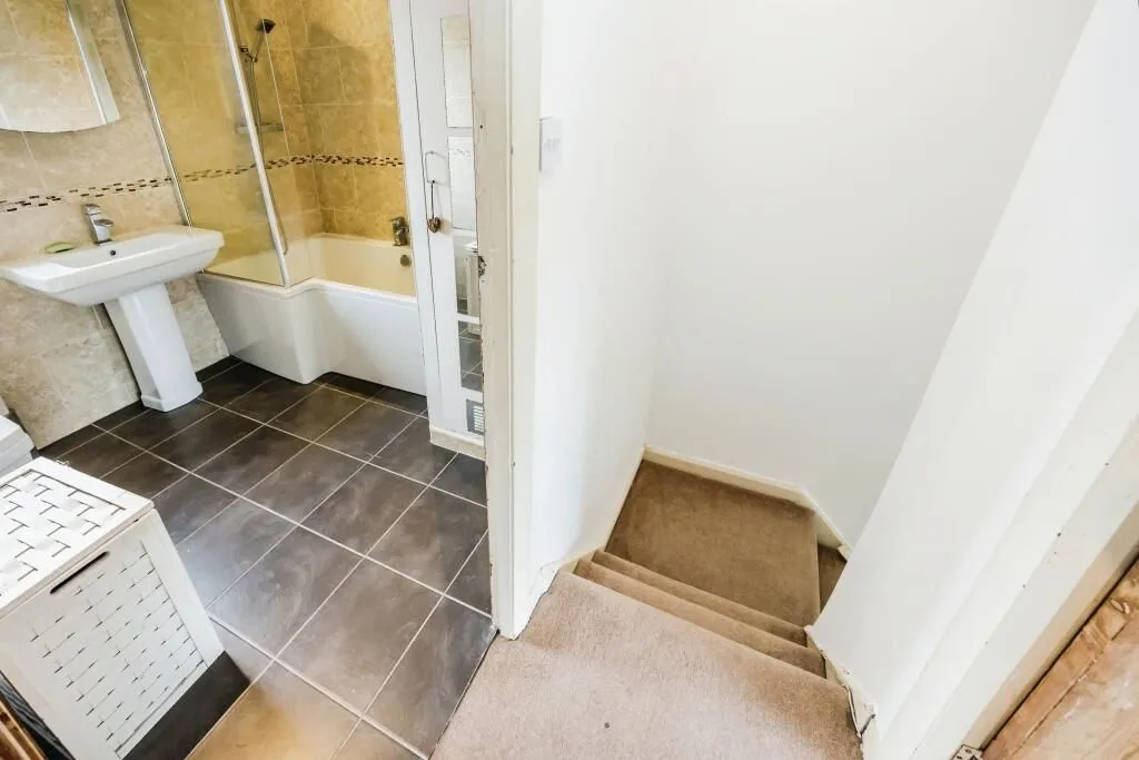Huddersfield, West Yorkshire, HD3 4HF - Online Auctions