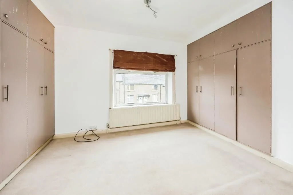 Huddersfield, West Yorkshire, HD3 4HF - Online Auctions